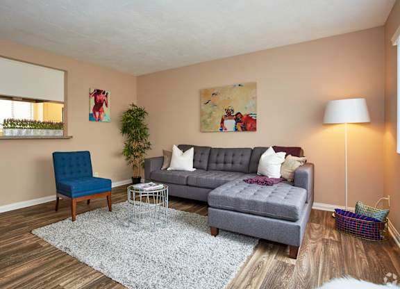 this is a photo of the living room of a 560 square foot, 1 bedroom apartment at