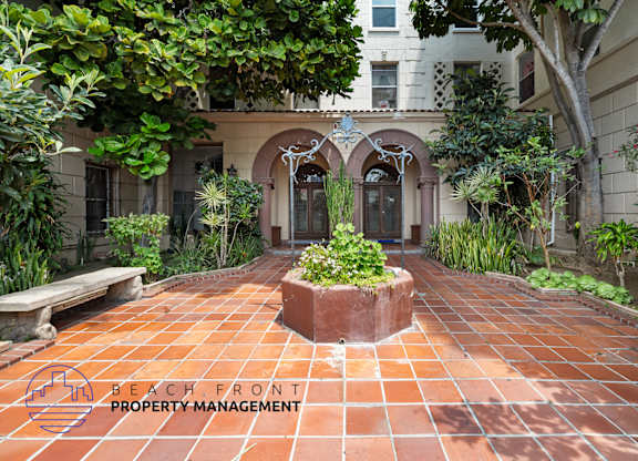 the building in which Courtyard is located