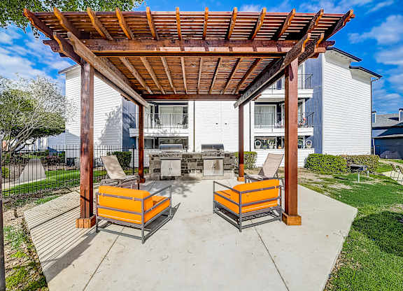 the reserve at bucklin hill patio with pergola and fire pit
