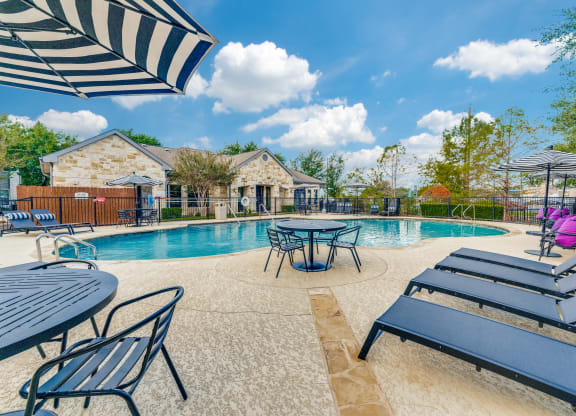 the preserve at ballantyne commons pool and tables with umbrellas