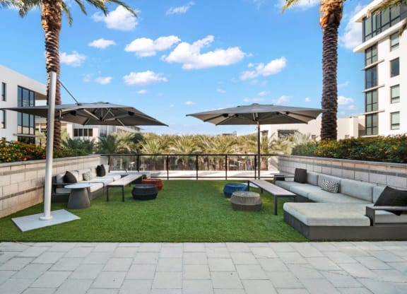Outdoor Seating Apartment North Scottsdale