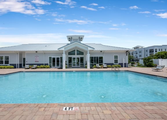 the preserve at ballantyne commons apartment pool