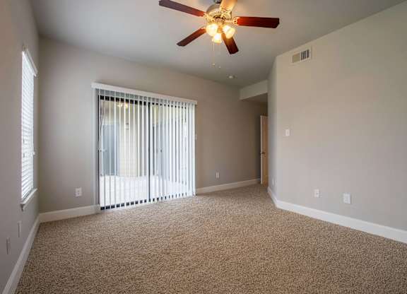 open floor plan in apartments in webster tx