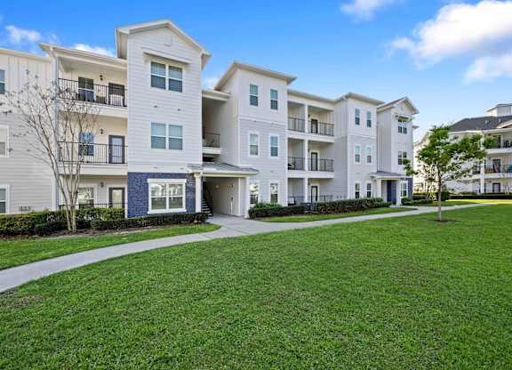 exterior view at the regency woods apartments in pascagoula, ms