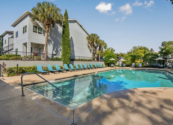 laurel at altamonte resort-style pool