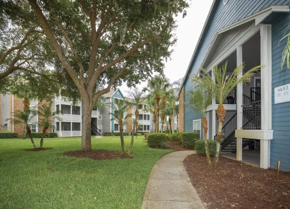 Twelve Oaks at Windermere Apartment Exteriors