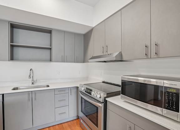 Well equipped kitchen at Hana Apartments, Oregon