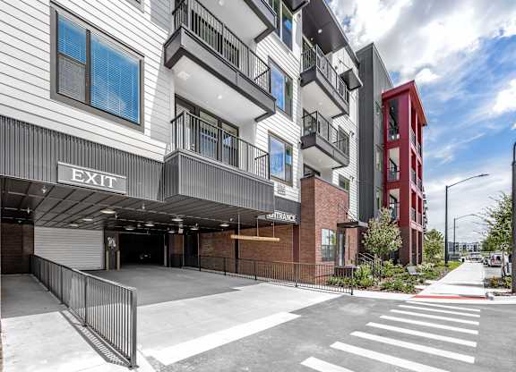 Exterior View at Parkway Crossings, Kissimmee