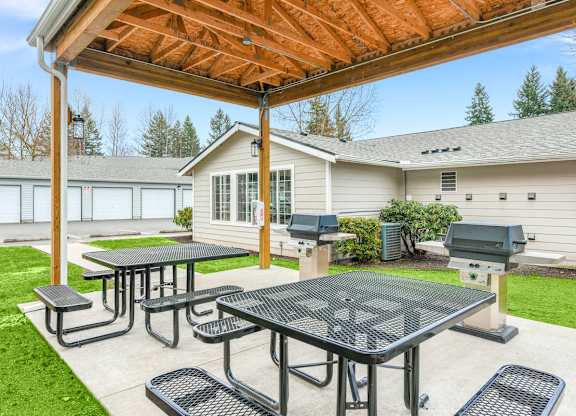 Outdoor Pavilion With Bench at Maple Crossing Apartments, Washington, 98038