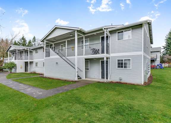 House Exterior View at Maple Crossing Apartments, Maple Valley, 98038