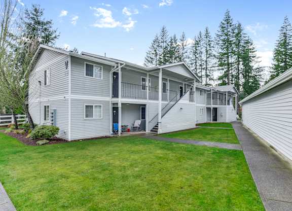 House Outside View at Maple Crossing Apartments, Maple Valley, WA