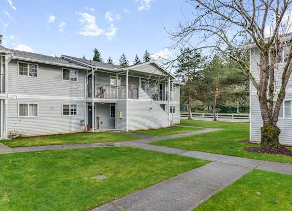 Home Garden Exterior at Maple Crossing Apartments, Maple Valley, WA, 98038
