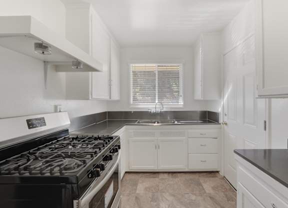 Kitchen with White Appliances at Acclaim at Baldwin Apartments, Los Angeles, 90008