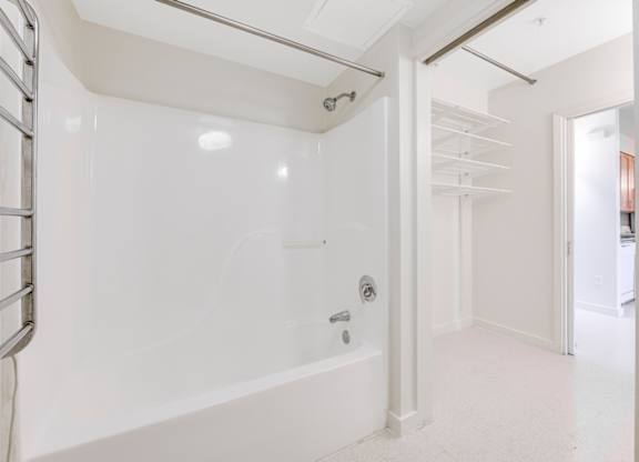 Large Bathtub at Acton Courtyard, California