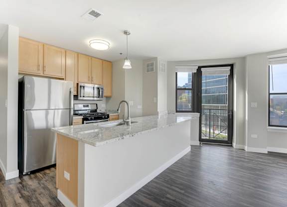 Modern Kitchen at Acclaim on North Avenue, Chicago, IL