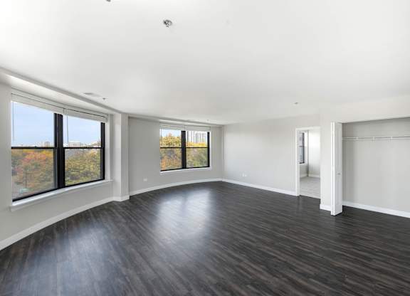 Spacious Room at Acclaim on North Avenue, Chicago, IL