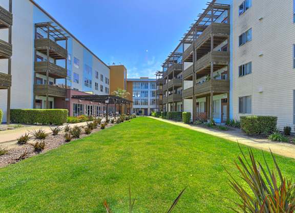 Grassy Area at Crescent Cove Apartments, California, 94518