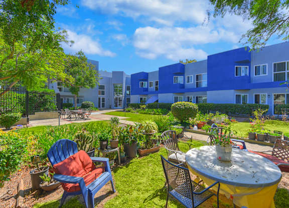 Lawn with seating area at St Johns Manor, Costa Mesa, CA, 92627