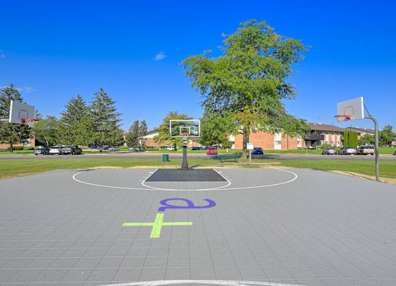 Entrance Driveway at Acclaim at Hinsdale Lake, Illinois