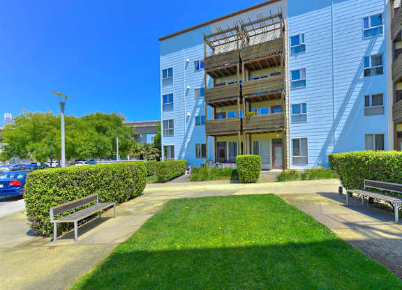 Green Lawn at Crescent Cove Apartments, San Francisco, CA