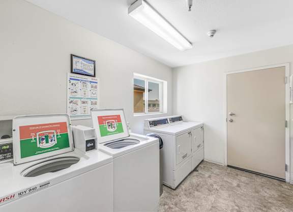 Laundry Area at River Run Apartments, Corona