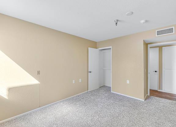 A room with a carpeted floor and a white ceiling with a light fixture.