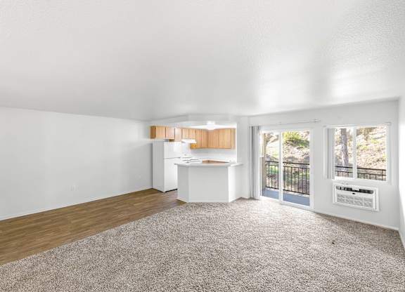 Minimal Room at The Terraces Apartments, Escondido