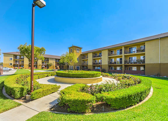 Home Garden Exterior at River Run Apartments, Corona