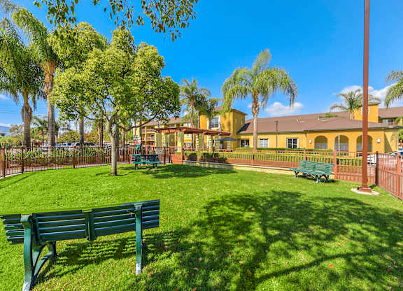 Fresh Green Garden at River Run Apartments, Corona