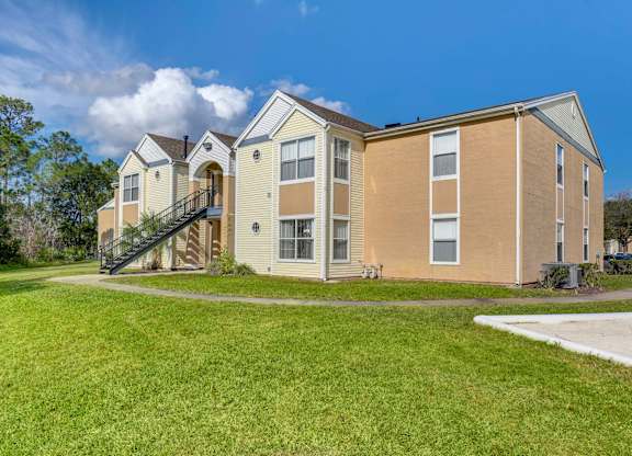 Fresh Green Garden at Academy at Waterford Lakes, Orlando, Florida