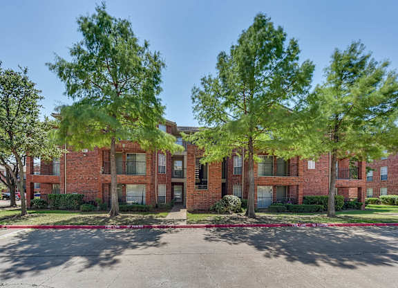 Exterior Landscape at Cooper's Crossing, Irving, 75038