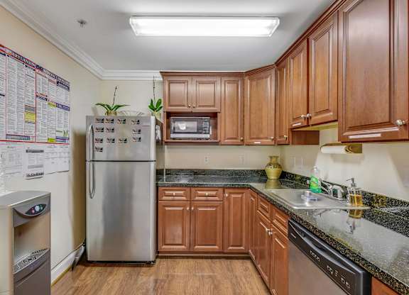 Modern Kitchen at Acclaim at Germantown Apartments, Germantown, 20874