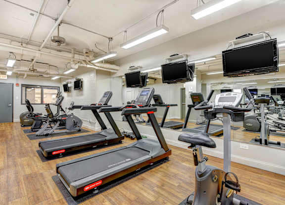 Fitness Room at Lincoln Park Plaza Apartments, Chicago, Illinois