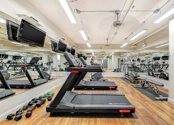 Fitness Center at Lincoln Park Plaza Apartments, Illinois