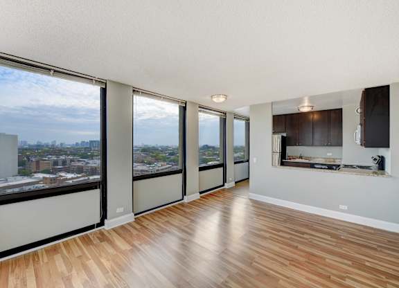 Unfurnished Room at Lincoln Park Plaza Apartments, Chicago, Illinois