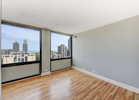 Blank Room at Lincoln Park Plaza Apartments, Chicago
