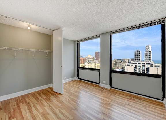 Vacant Room at Lincoln Park Plaza Apartments, Illinois, 60614