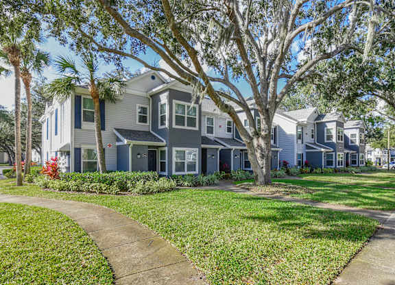 Green Lawn at Wellington Woods Apartments, Florida, 34741