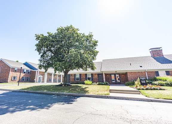 Leasing Center Exterior at Governor Square Apartments, Indiana, 46032