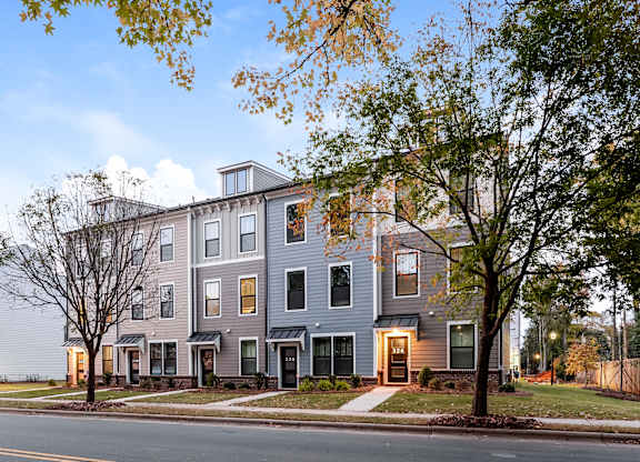 Charlotte, NC Luxury Apartments for Rent - Loso Walk - Exterior of Townhomes with Large Windows, Beautiful Landscaping, and Sidewalks