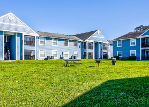 The Commons Apartments in Tampa Florida photo of exterior building