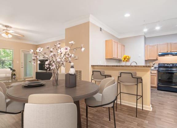 The Asher at Sugarloaf apartments in Lawrenceville Georgia photo of dining area