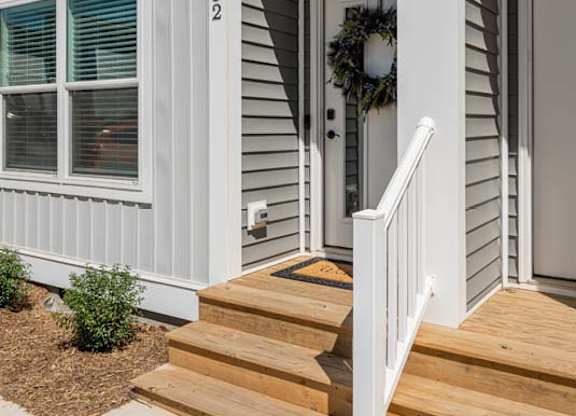A house numbered 333 is shown with a front porch.