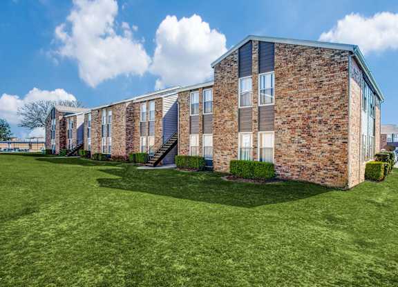 Monarch Pass Apartments in Fort Worth, TX photo of community building