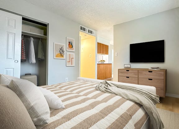 Comfortable and spacious pet-friendly apartment bedroom at Aurora Meadows near Denver