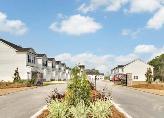 Harris Trail Luxury Townhomes for rent Richmond Hill, GA photo of community entrance
