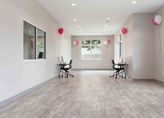 Business center with workstations and high-speed internet at Hunters Pointe apartments in Charlotte, NC 28213, near UNC Charlotte.