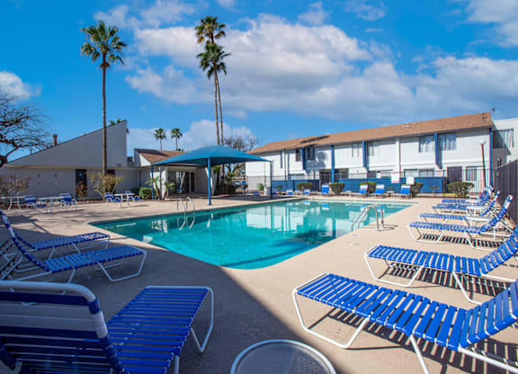 Outdoor lounge seating area at Midtown on Seneca, a pet-friendly apartment community near East Central Tucson, Tucson, AZ.