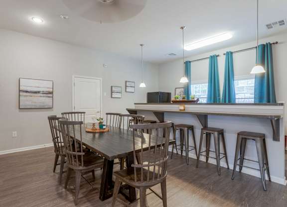 Pet-Friendly Rentals in Sevierville, TN – Overlook at Allensville – A dining room with a table and chairs in clubhouse