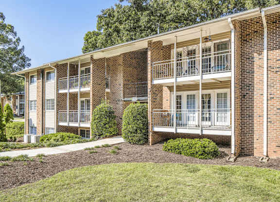 Grand Arbor Reserve apartments in Raleigh North Carolina photo of community building